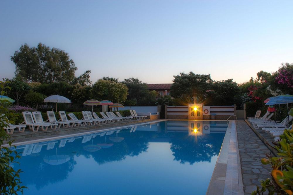 Nireas Resort Corfu アカラヴィ エクステリア 写真