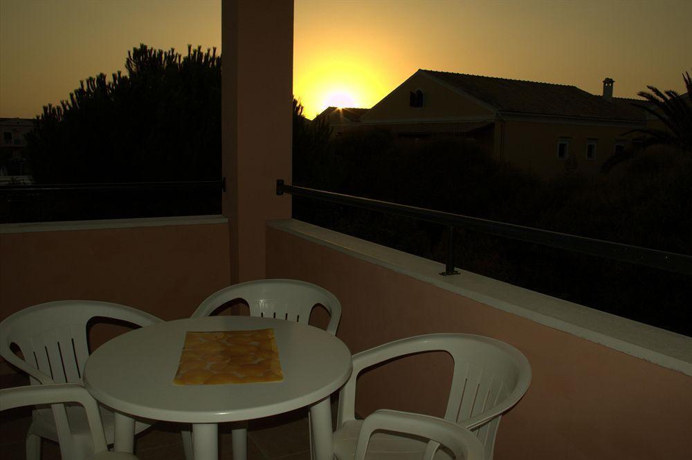 Nireas Resort Corfu アカラヴィ エクステリア 写真